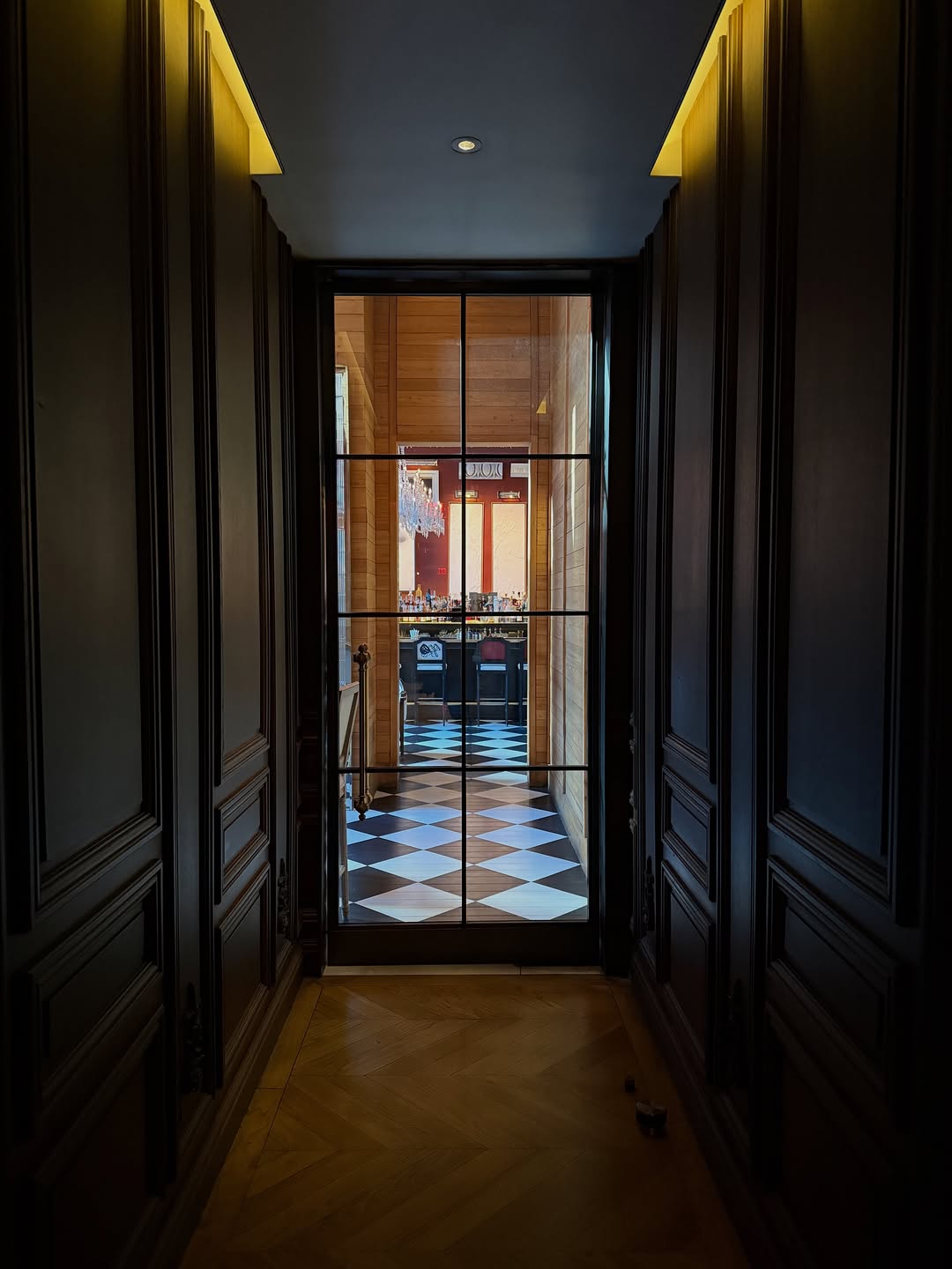 Mirror & Glass Photography by Tomcy Agency — image 6